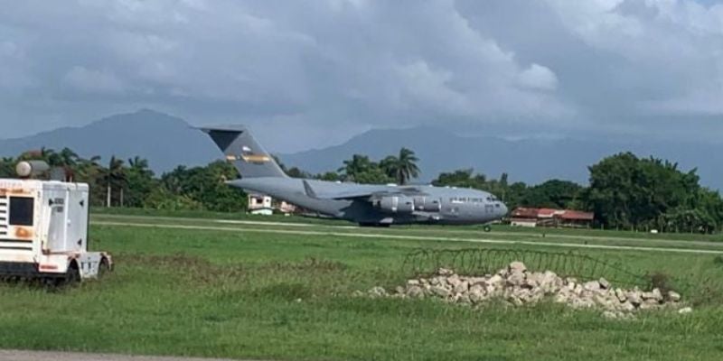 EE.UU. envía de regreso a Honduras a 23 migrantes en avión militar