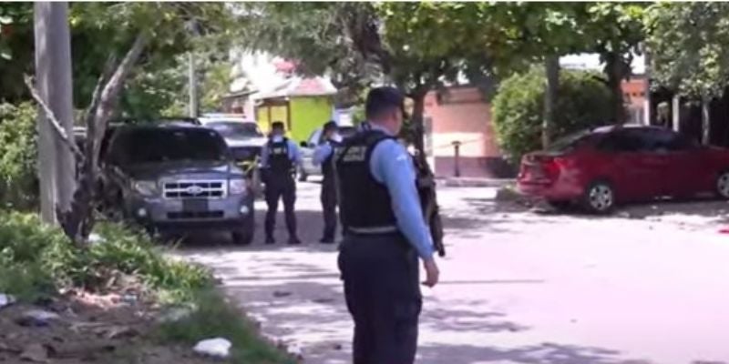 ¡Acribillada en plena calle! Asesinan a mujer en barrio Cabañas de SPS