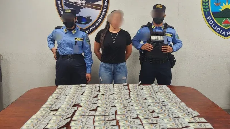 Mujer dólares Palmerola