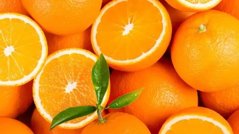 ¿Qué vitaminas tienen las naranjas y por qué son esenciales para el cuerpo?