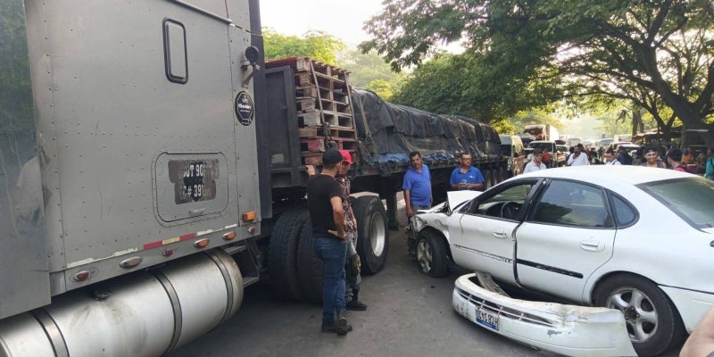 Caos vehicular paraliza la CA-4 en Cofradía