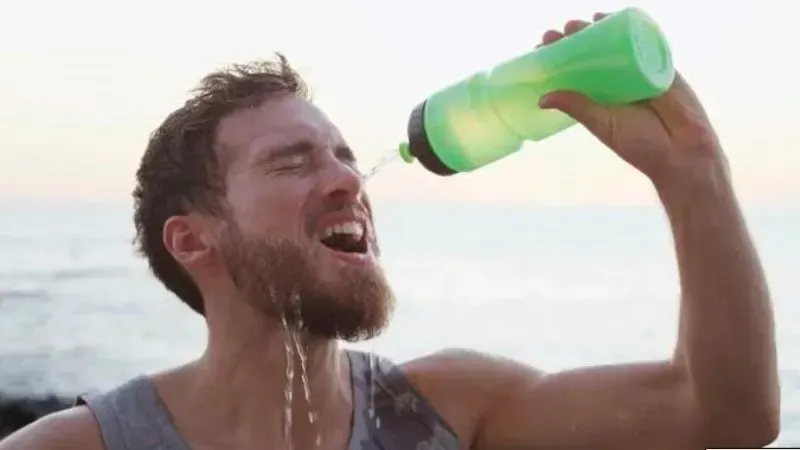 ¿Cuánto tiempo se puede correr sin beber agua? Esto dice la ciencia