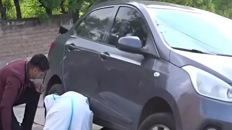 hombre muere aplastado por carro