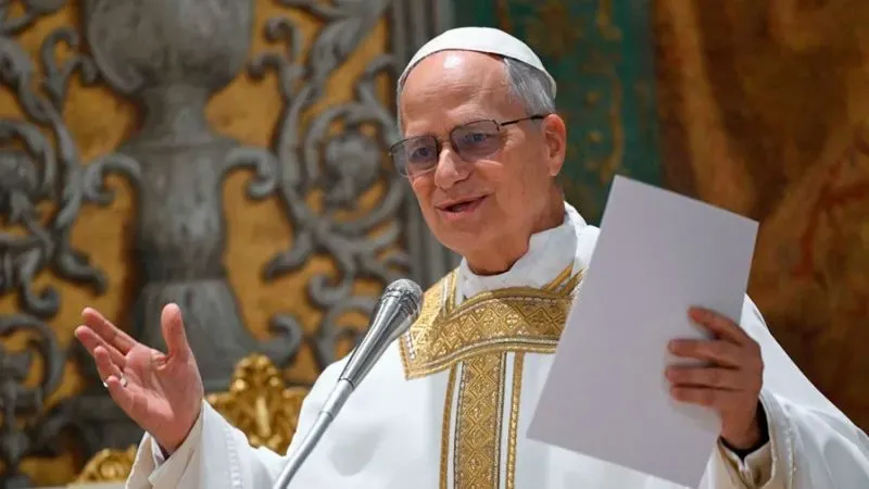 León XIV invita a Zelenski y a Rusia a negociar la paz en el Vaticano y llama al diálogo