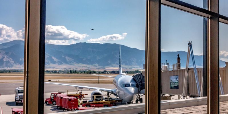 Avioneta se estrella durante aterrizaje en Montana; cuatro personas resultan heridas