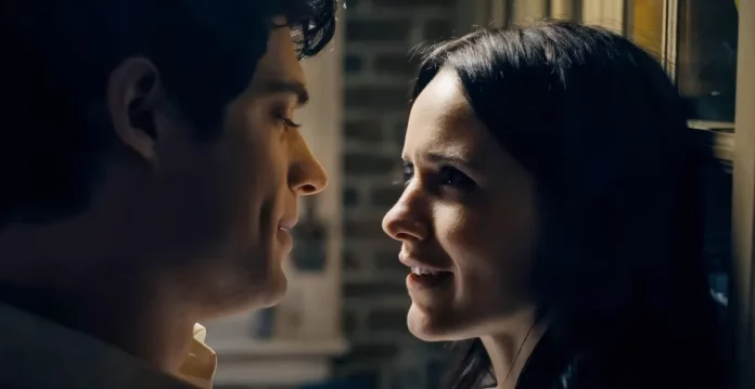 Beso de Rachel Brosnahan y David Corenswet