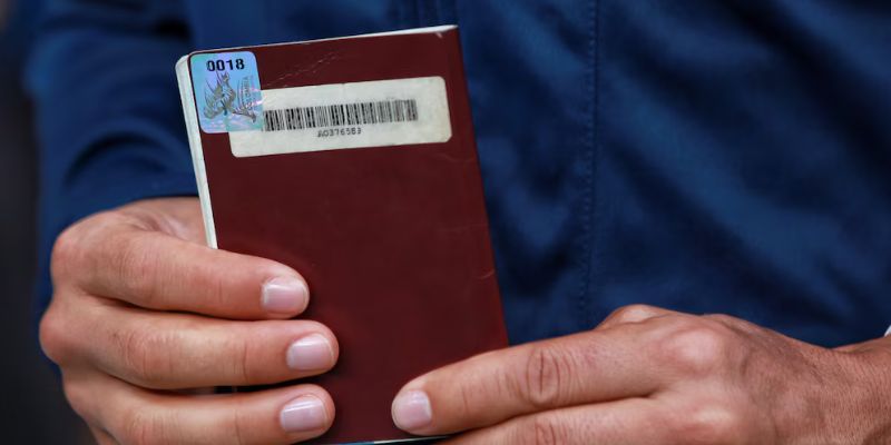 Con apoyo de EE.UU., Colombia capturó a tres funcionarios vinculados a una red de tráfico de migrantes