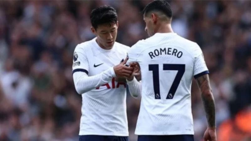 El central argentino utilizó el gafete de capitán la temporada pasada cuando su equipo venció 1 a 0 al Arsenal de Mikel Arteta.