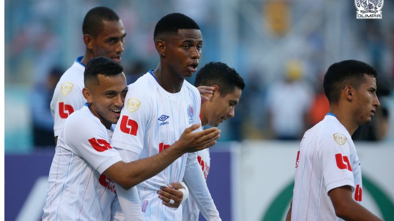 El joven defensa central de Olimpia, Julián Martínez, está a un paso de convertirse en 