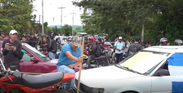 Protesta en Mateo desata caos vial