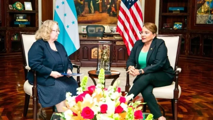 Presidenta Castro se reúne con Colleen Hoey