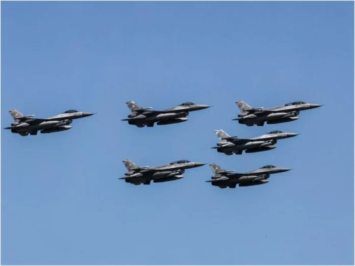VIDEO _ Muere un piloto al estrellarse un F-16 en Polonia