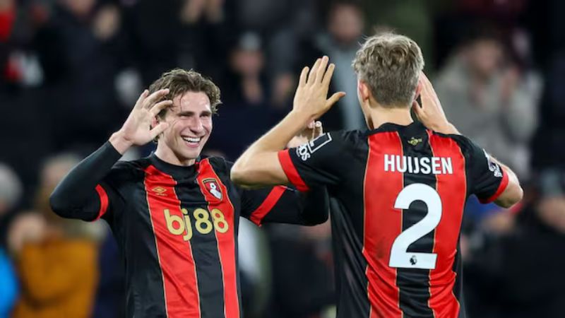 Durante la temporada pasada, el ucraniano formó la zaga central del Bournemouth junto a Dean Huijsen.