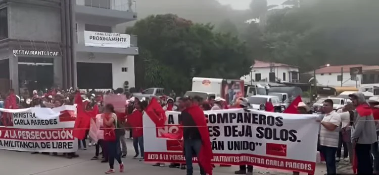 Colectivos de Libre y empleados de salud paralizan la CA-4 en protesta a despidos