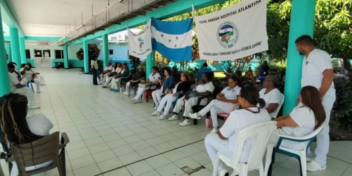 Enfermeras de La Ceiba inician asambleas informativas por incumplimiento de acuerdos