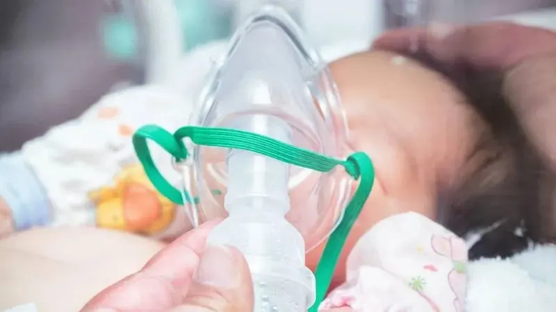 ¿Cuántos casos de tosferina van en 2025 y por qué afectan más a bebés?