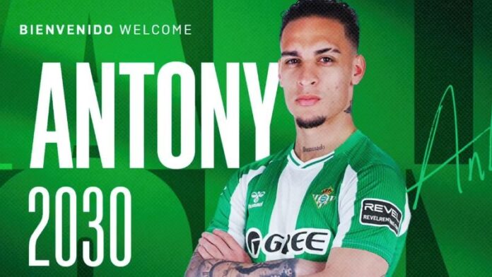 El Betis anunció el fichaje del extremo brasileño Antony, procedente del Manchester United.