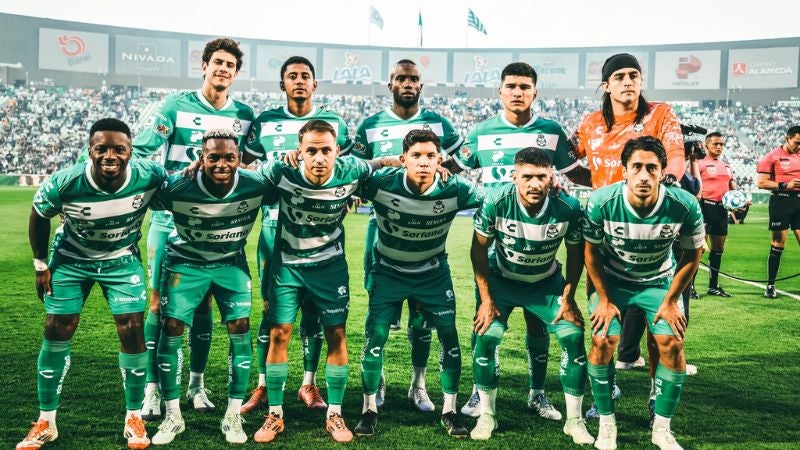 El delantero hondureño, Anthony "Choco" Lozano, participó durante 60 minutos en el partido de Santos contra Tigres por la liga mexicana.