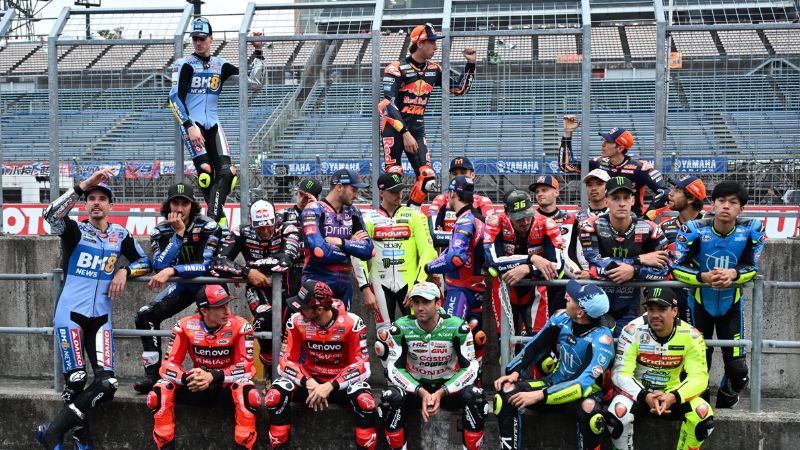 Este es el grupo de motociclistas que animarán el Gran Premio de Tokio.