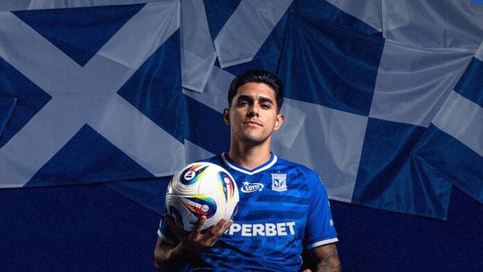 El hondureño Luis Palma se disculpa por la lesión provocada al jugador Zoran Arsenić del Rakow.