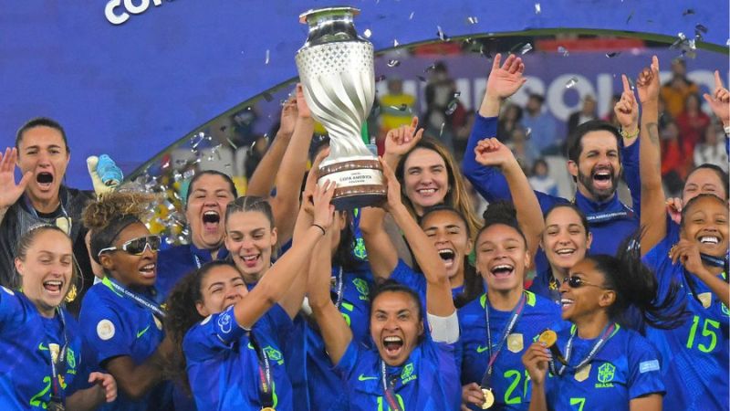La capitana brasileña levantó su cuarta Copa América femenina frente a Colombia.