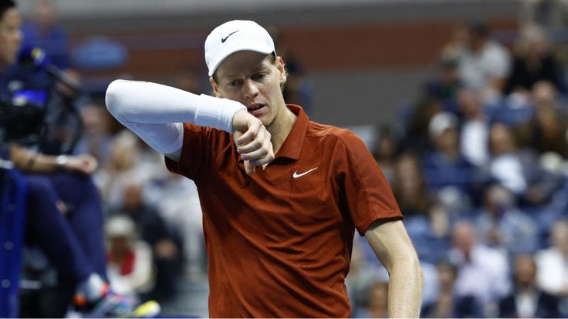 El italiano podría disputar su quinta final del año si vence en las semifinales a De Miñaur.