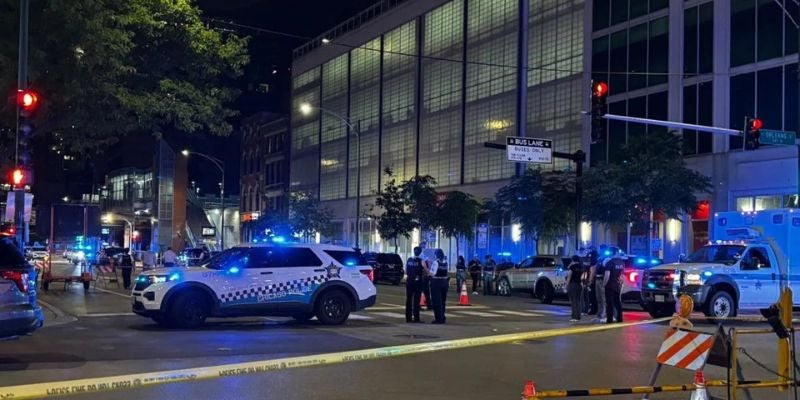 Tiroteos en Chicago dejan al menos 7 muertos y 47 heridos en medio de amenazas de militarización