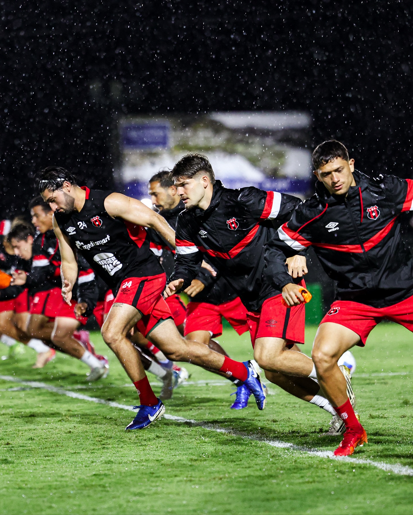 Para ser finalistas, los "manudos" deben ganar o empatar con goles frente a Olimpia.