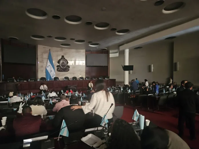 Bancadas de oposición se autoconvocan