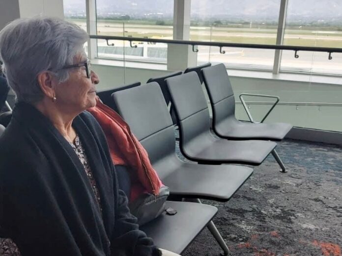 Doña Elvira, madre del expresidente Juan Orlando Hernández y del exdiputado, Juan Antonio “Tony” Hernández. Foto publicada en las redes sociales de Ana García.