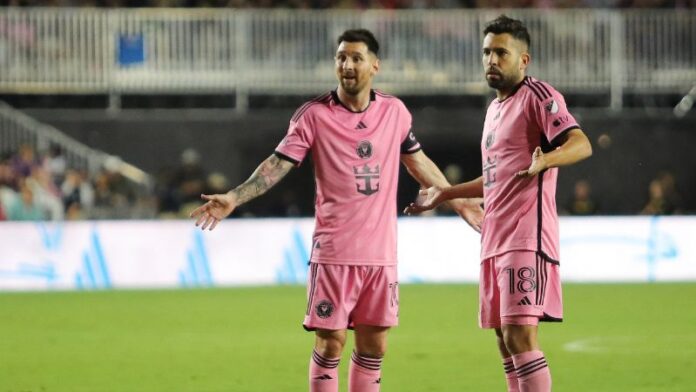 En la foto de archivo aparecen, el delantero argentino del Inter Miami, Lionel Messi, y el defensa español, Jordi Alba.