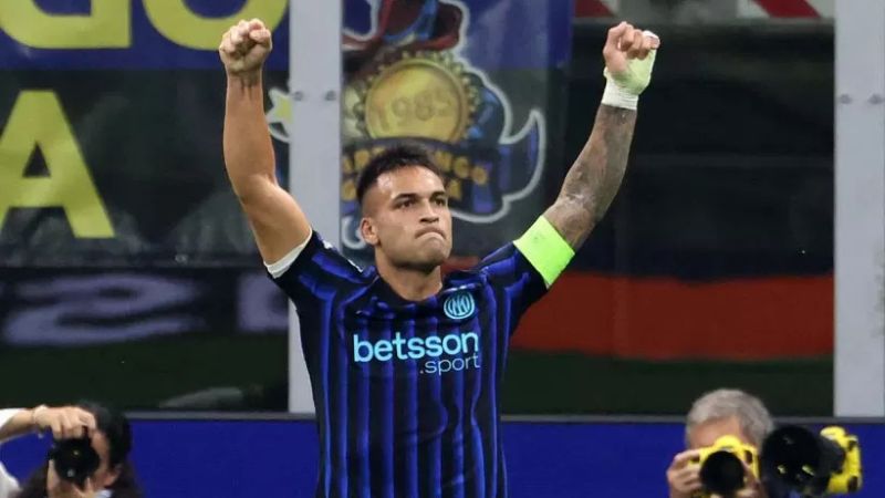 El argentino se convirtió en el primer futbolista en marcar en siete ediciones diferentes de la Champions League.