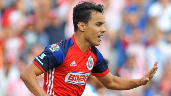 Al ex goleador de las Chivas mexicanas, Omar Bravo, se le acusa por abuso sexual infantil.