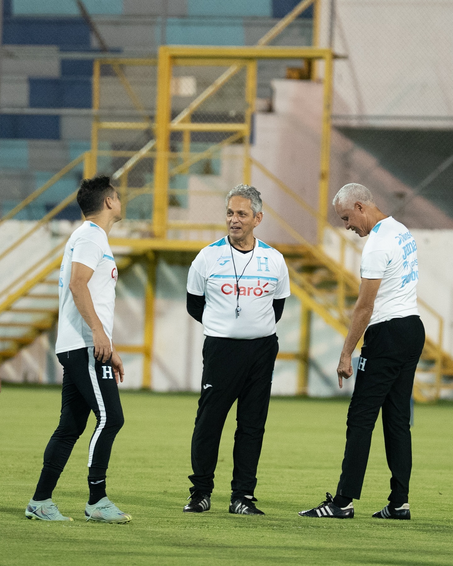 Reinaldo Rueda y su equipo de trabajo planifican el duelo de este jueves ante Costa Rica.