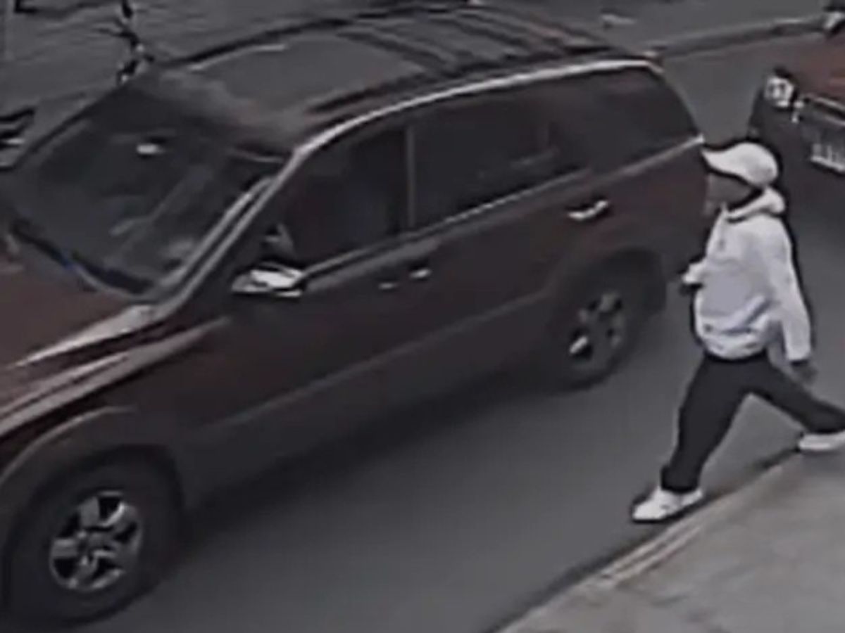 plena luz del día: delincuente roba celular a automovilista en el centro de la capital