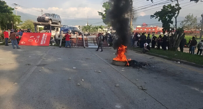 Choloma: Protesta en carretera CA-5 por afectados por Koriun