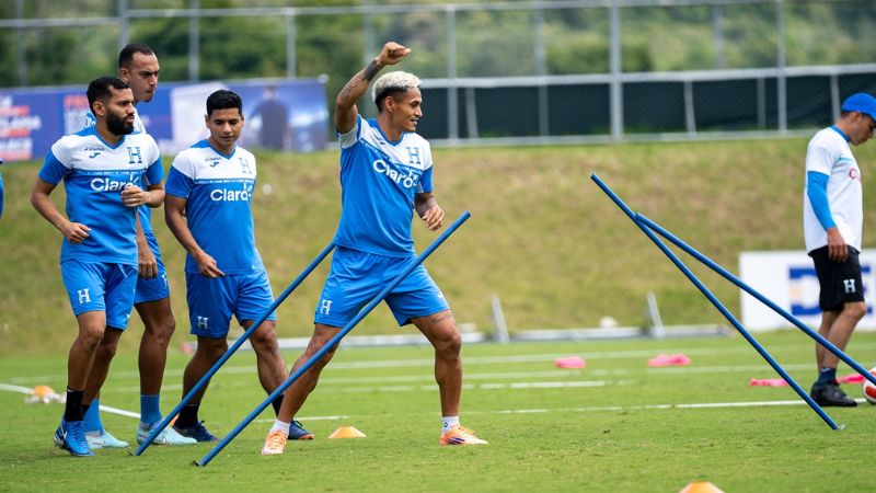 El defensa derecho Andy Najar se quitó definitivamente la camisa de la Selección Nacional el martes, en Costa Rica.