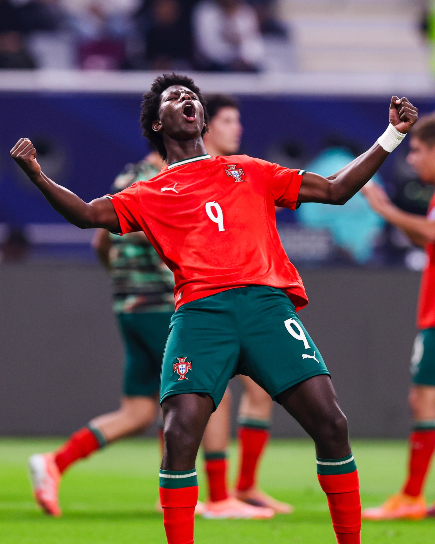 El delantero Anísio Cabral anotó el gol que le dio el título a la selección portuguesa.