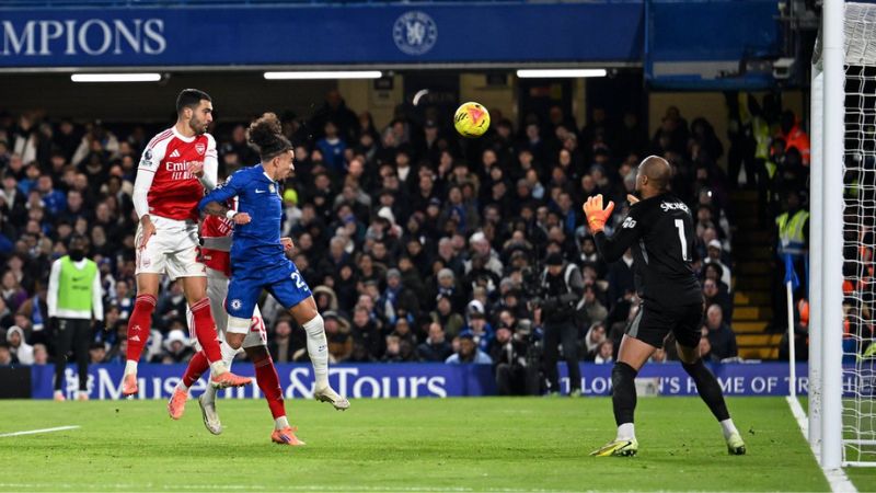 El partido entre Chelsea y Arsenal estuvo muy intenso hasta la expulsión del defensa ecuatoriano, Moisés Caicedo.