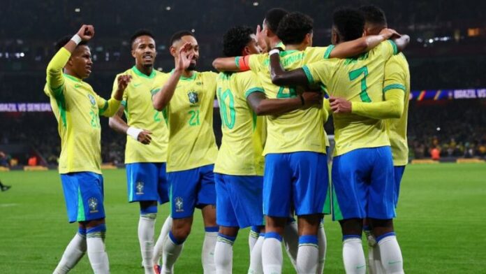 Los brasileños celebran el triunfo del amistoso contra Senegal.