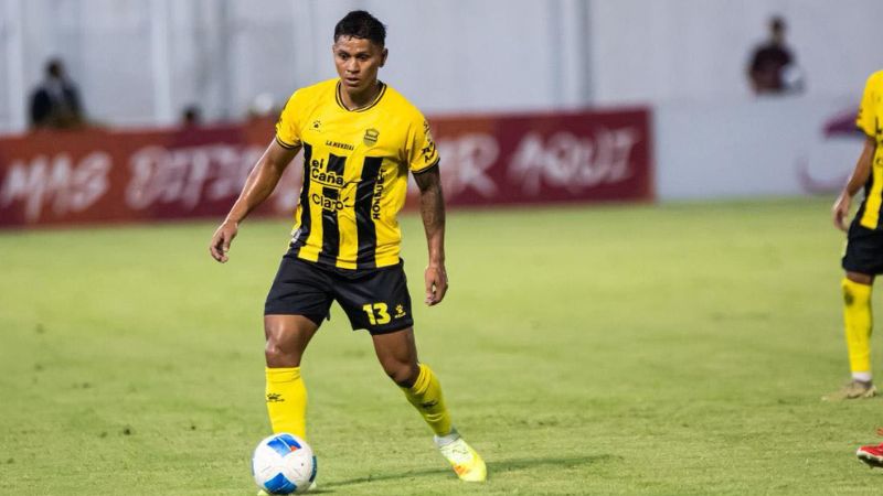 La mayor sorpresa de la semana en el mundo españolista fue la salida de Brayan Moya.