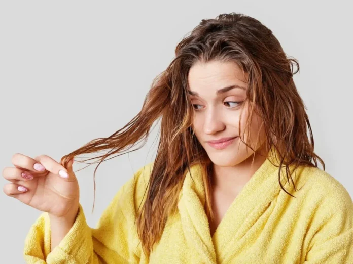 Esto puede provocar bacterias y hongos en tu cabello