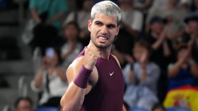 Carlos Alcaraz ha mostrado un gran nivel en el presente años, levantando ocho trofeos.