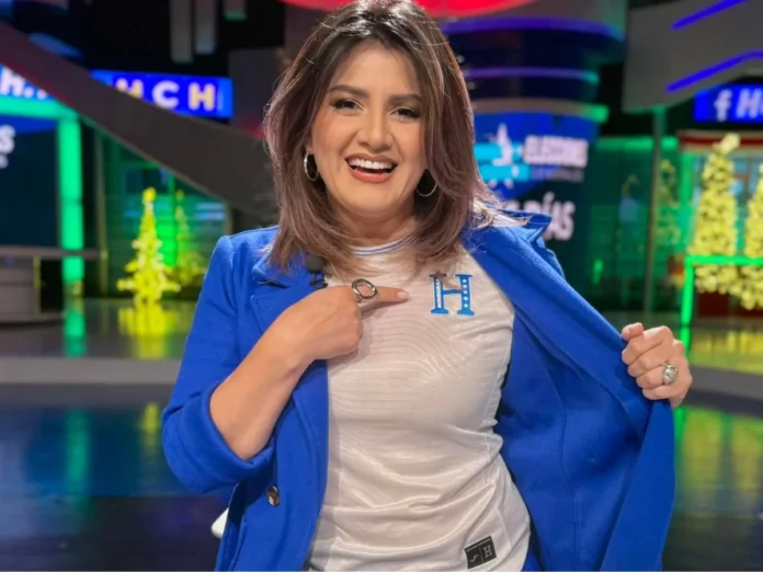 Cesia Mejía jate comida