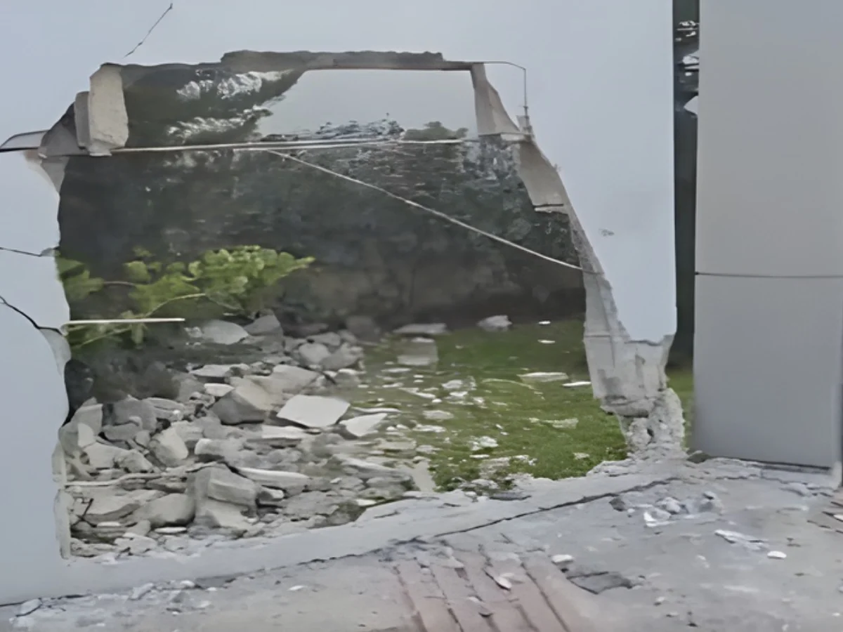 Conductor choca templo San Juan Bosco