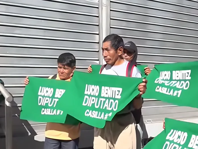 Militantes del partido DC llegan al CNE a exigir credenciales