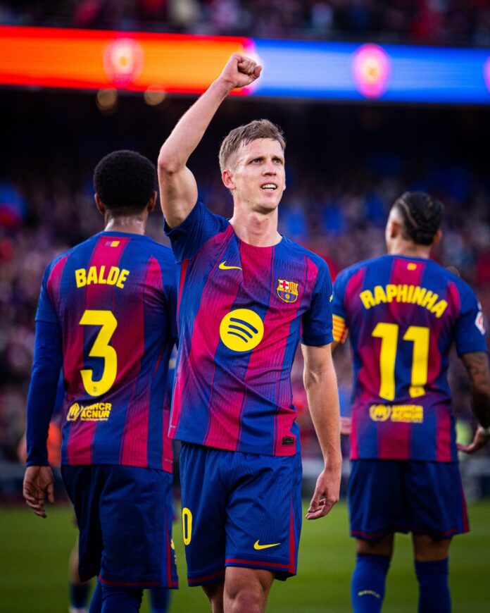 Dani Olmo anotó dos goles para que el Barcelona derrotara al Alavés.