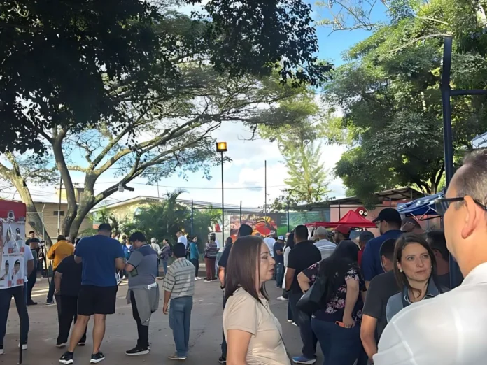 Denuncian retraso en apertura de centros de votación