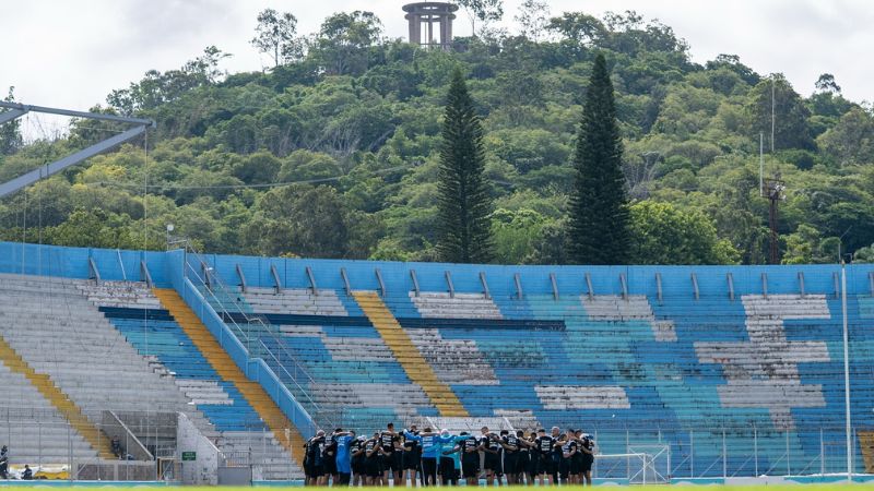 En el último entrenamiento, el estadio Nacional "Chelato Uclés" luce vacío, pero los más de 9 millones de hondureños están con el equipo de todos para el partido contra Costa Rica.