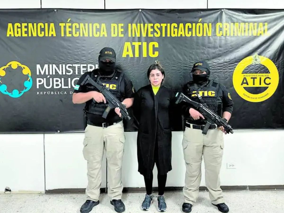 Exfiscal Francia Medina sale de prisión para pericia caligráfica previa a juicio por 88 millones de lempiras